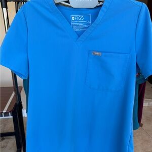 FIGS Women’s Catarina Scrub Top Medium in Capri Blue